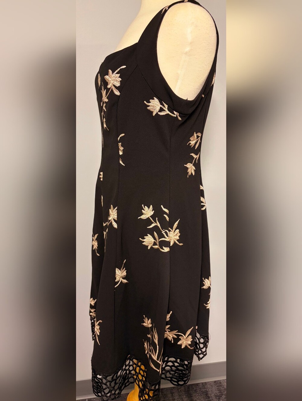 Donna Ricco Black Midi Dress with Cream Floral Embroidery - Picture 5 of 7